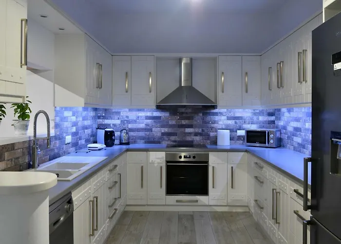 فيلة Nisides Kostos